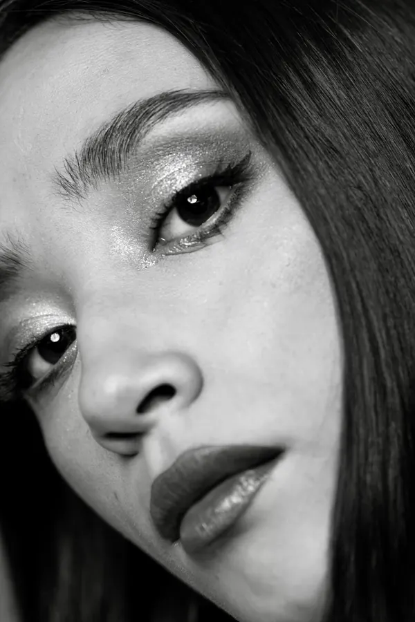 Look Soft glam en blanco y negro, foto 27